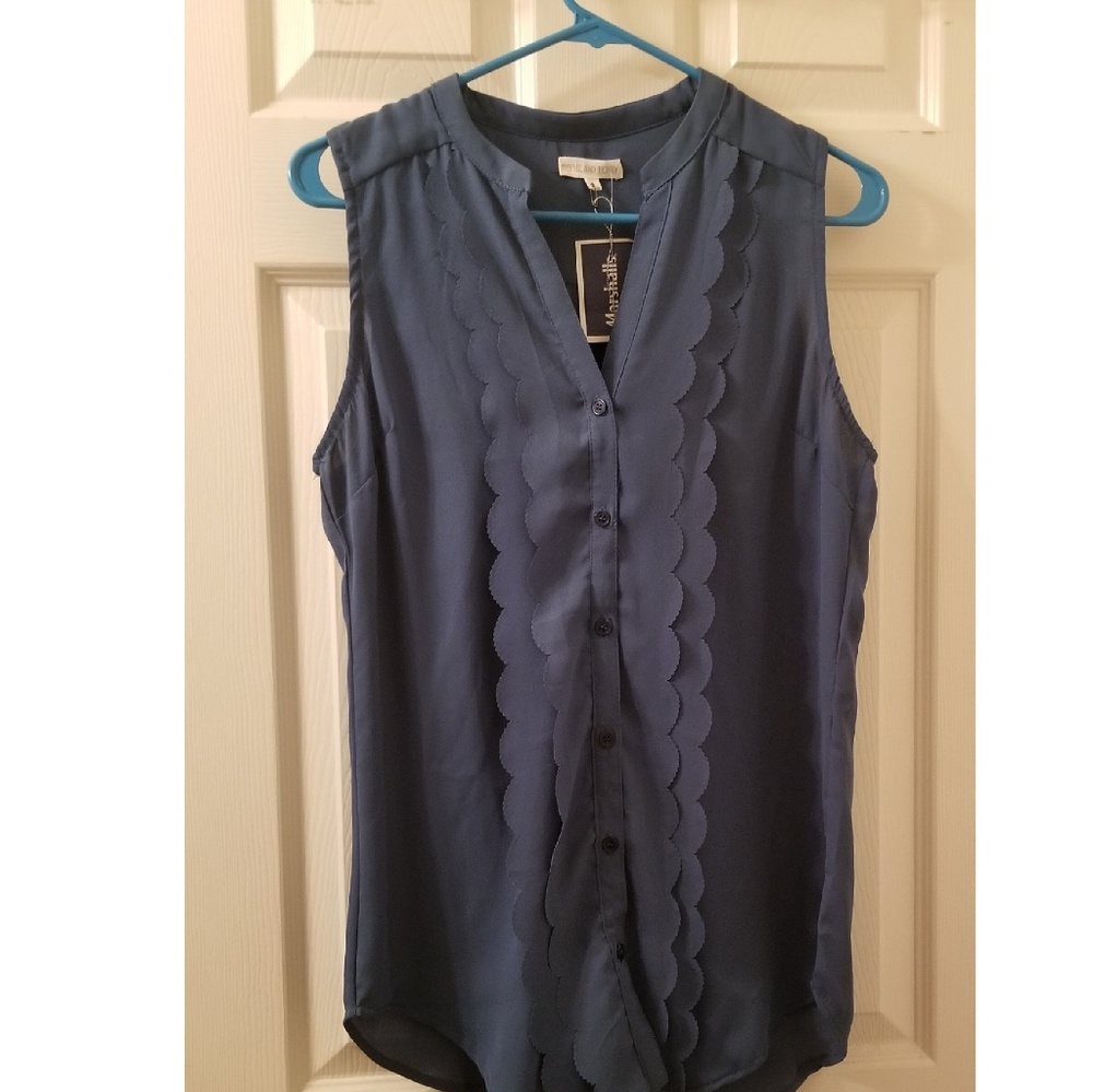 Sleeveless blouse